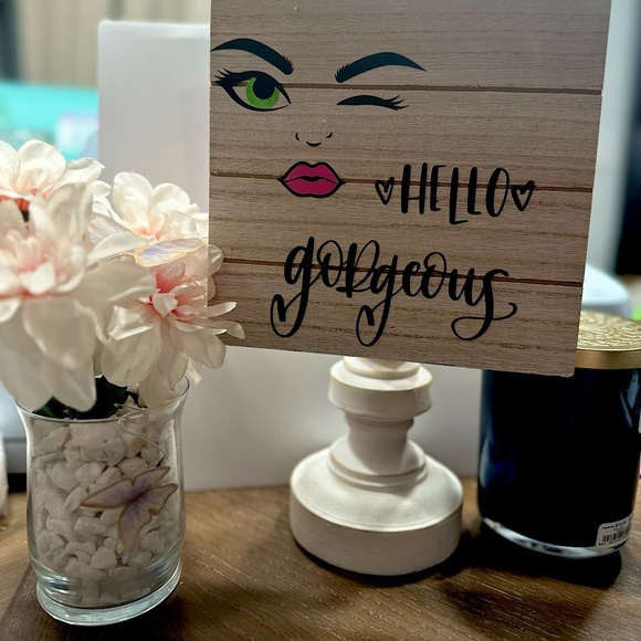Hello Gorgeous Wooden Sign - Picture 2 of 3